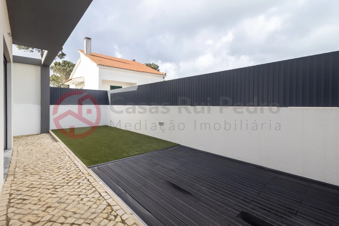 Moradia T4 para Venda em Fernao Ferro Foto 51