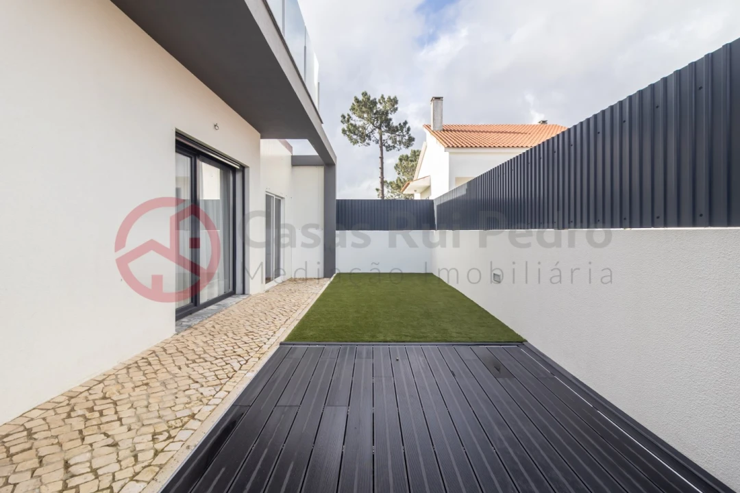 Moradia T4 para Venda em Fernao Ferro Foto 53