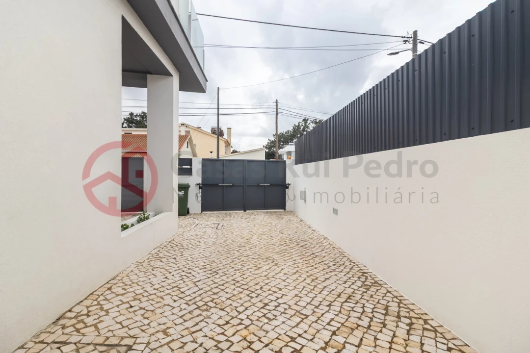 Moradia T4 para Venda em Fernao Ferro Foto 55