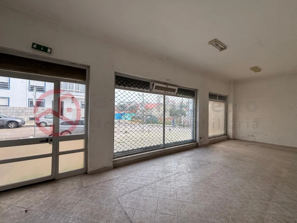 Loja para Venda em Laranjeiro e Feijó Foto 5