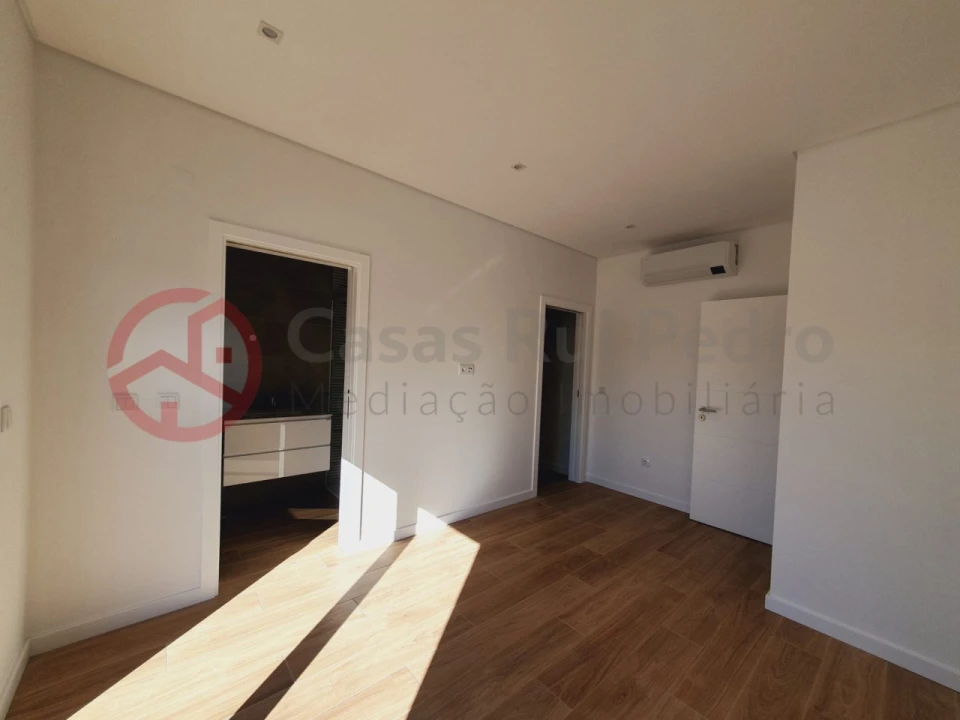 Moradia T3 para Venda em Fernao Ferro Foto 9