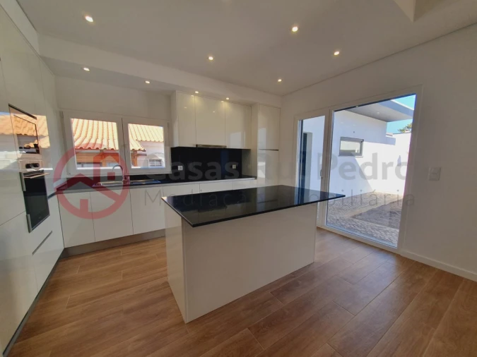 Moradia T3 para Venda em Fernao Ferro Foto 3