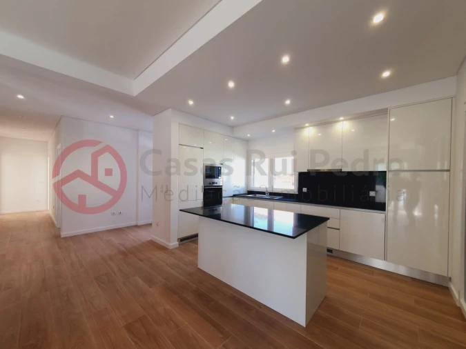 Moradia T3 para Venda em Fernao Ferro Foto 2