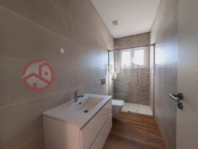 Moradia T3 para Venda em Fernao Ferro Foto 16