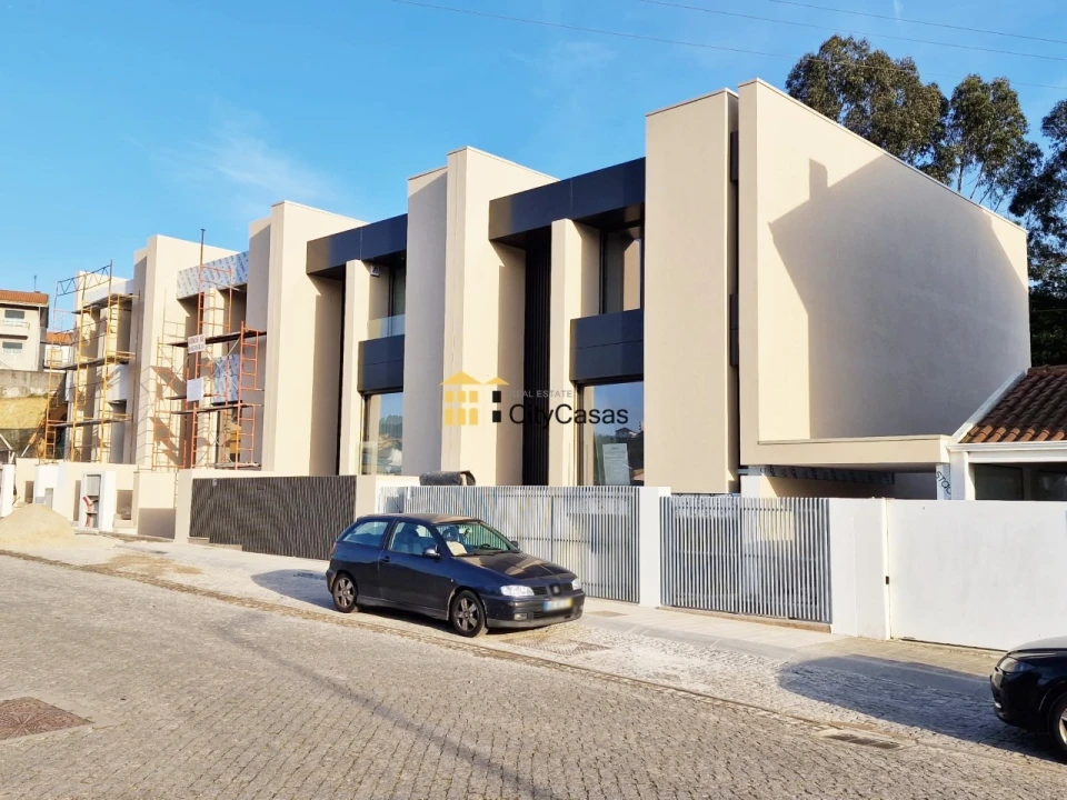 Moradia T3 para Venda em Fânzeres e São Pedro da Cova Foto 3