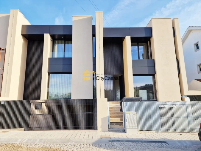 Moradia T3 para Venda em Fânzeres e São Pedro da Cova Foto 18