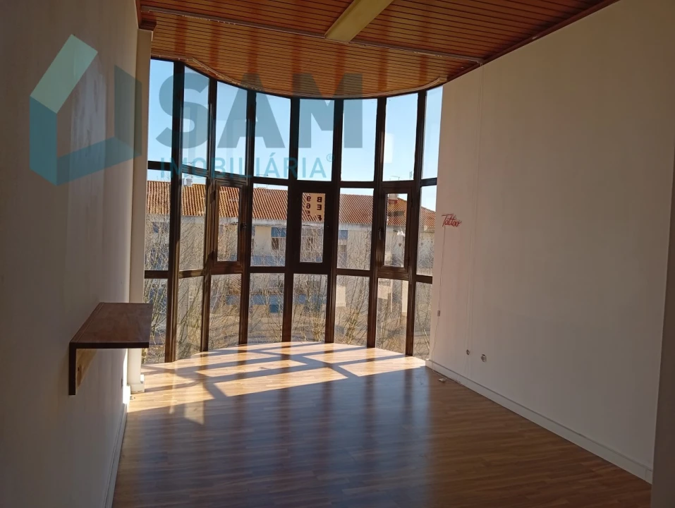 Escritório para Venda em Pinhal Novo Foto 1