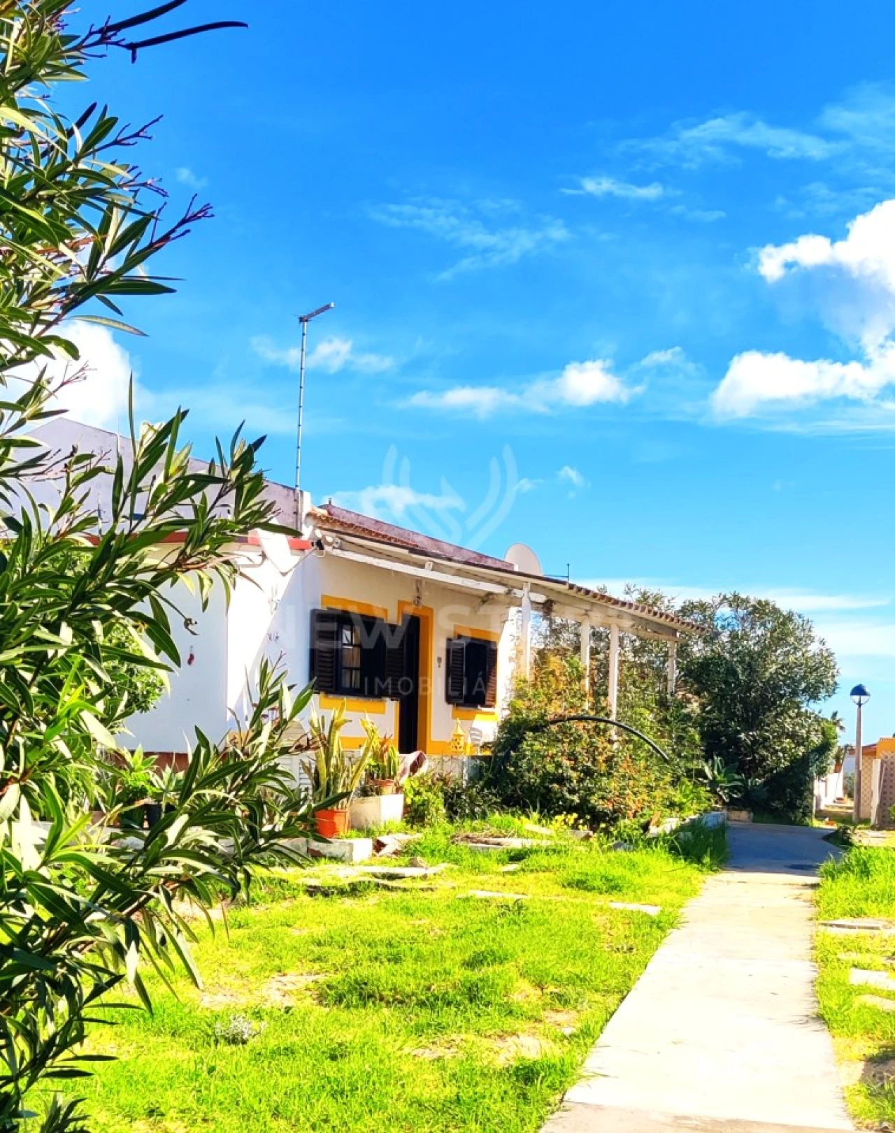 Moradia T2 para Venda em Quelfes Foto 2