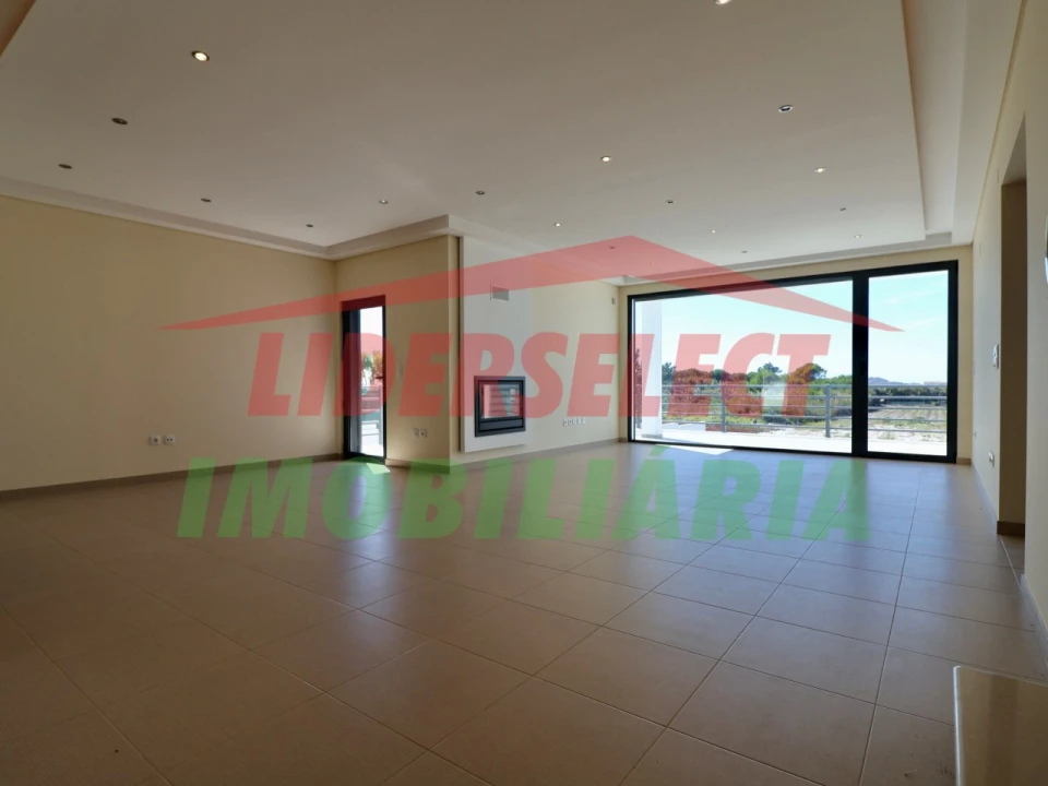 Moradia T4 para Venda em Silveira Foto 4