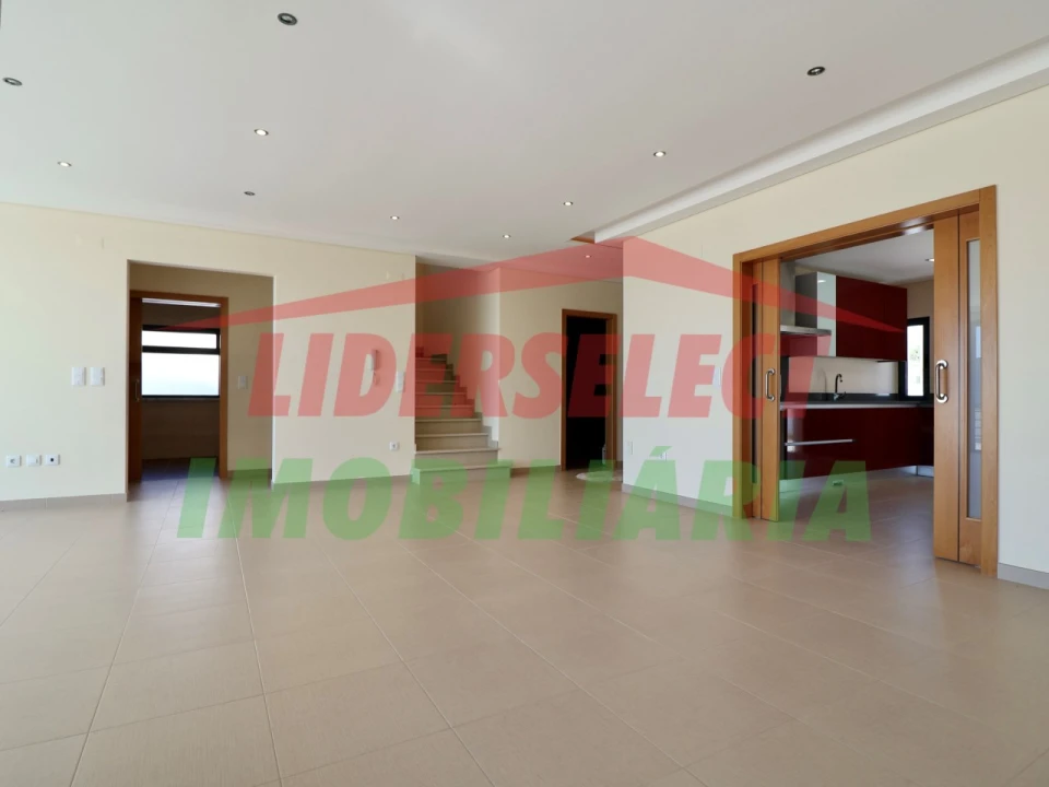 Moradia T4 para Venda em Silveira Foto 7