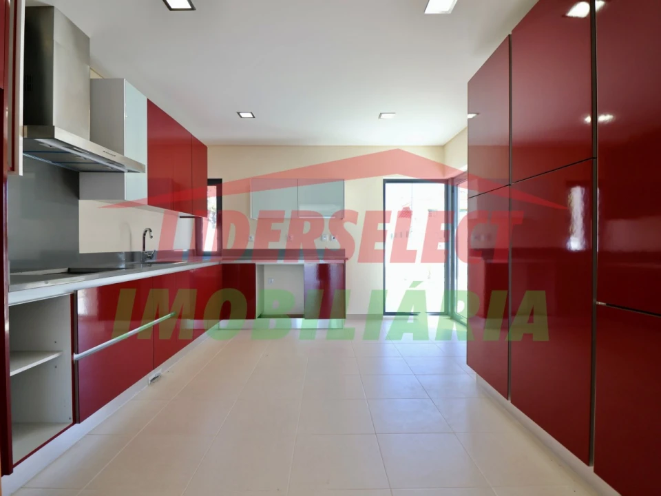 Moradia T4 para Venda em Silveira Foto 8