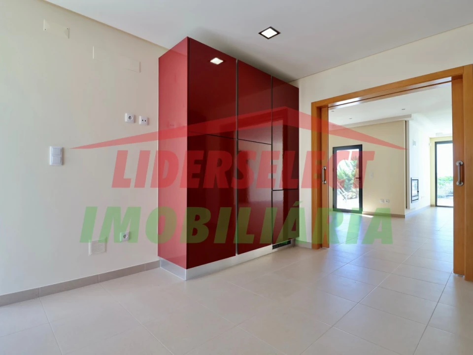 Moradia T4 para Venda em Silveira Foto 11