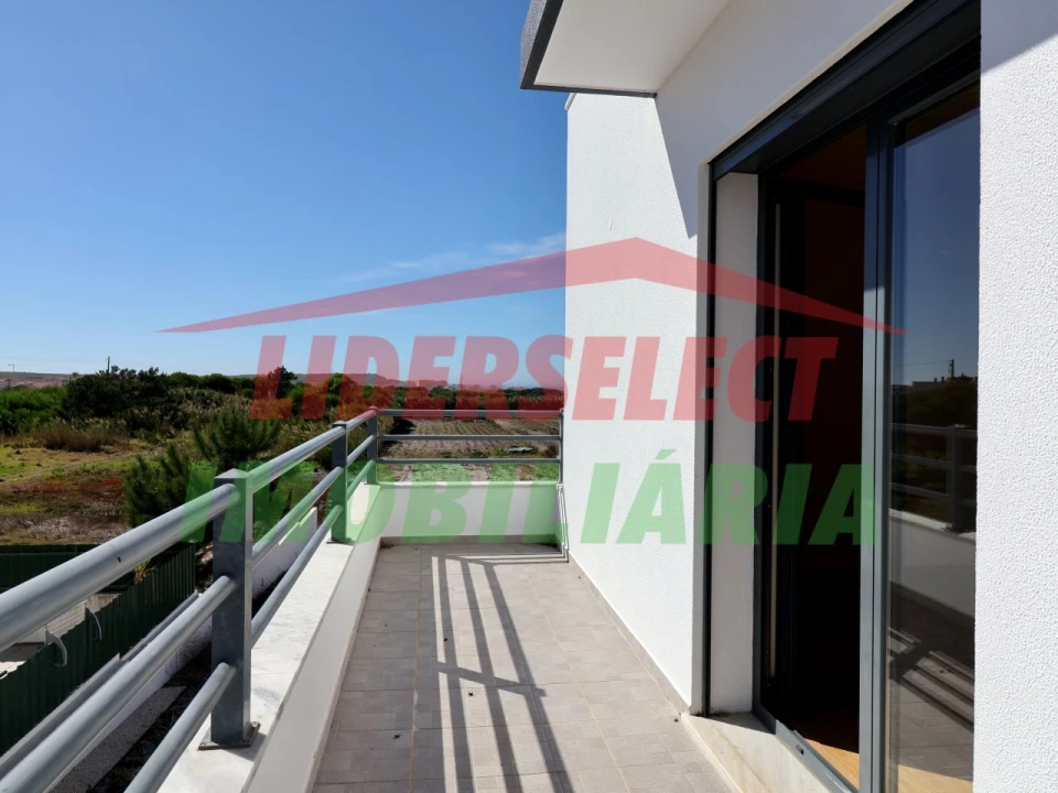 Moradia T4 para Venda em Silveira Foto 38