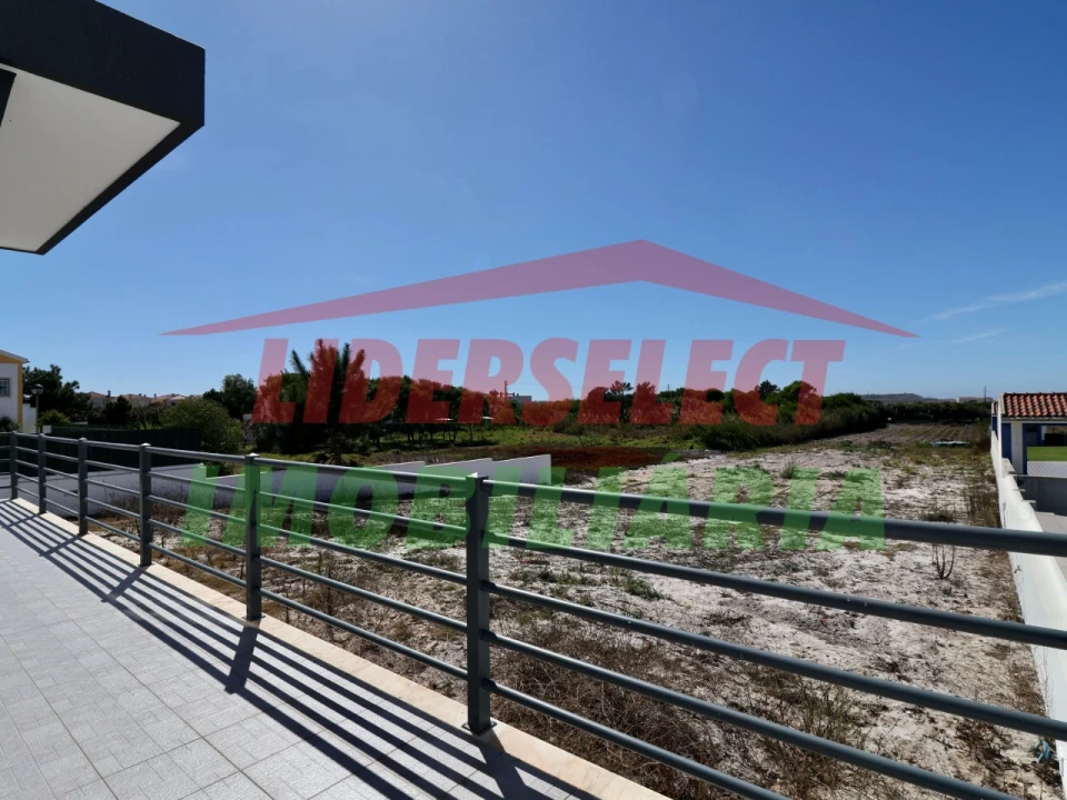 Moradia T4 para Venda em Silveira Foto 44