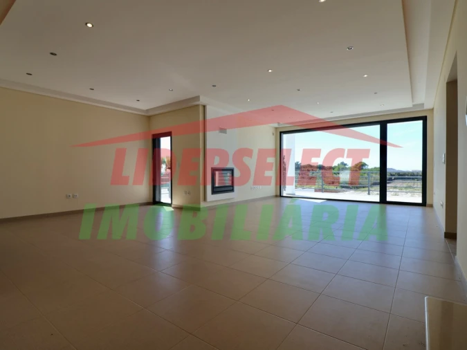 Moradia T4 para Venda em Silveira Foto 4