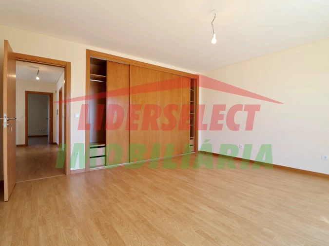 Moradia T4 para Venda em Silveira Foto 25