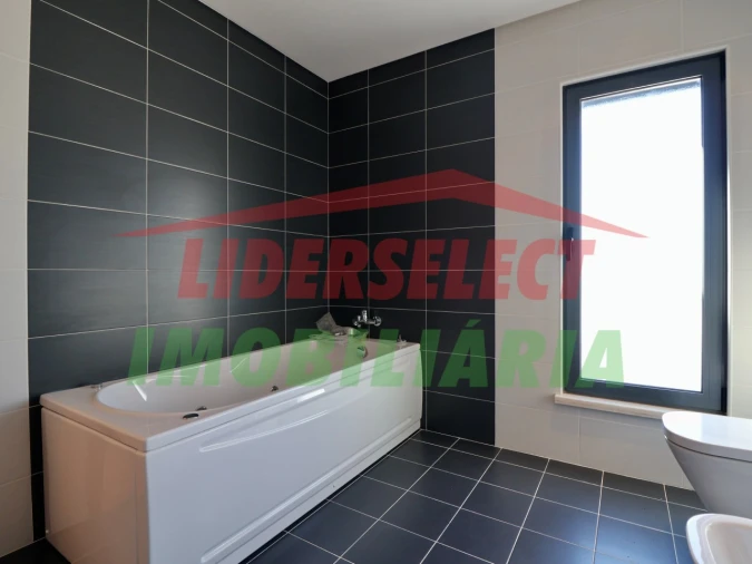 Moradia T4 para Venda em Silveira Foto 30