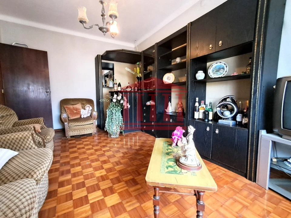 Moradia T3 para Venda em Arcozelo Foto 3