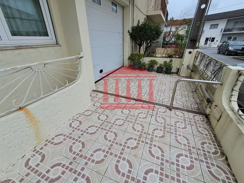 Moradia T3 para Venda em Arcozelo Foto 11