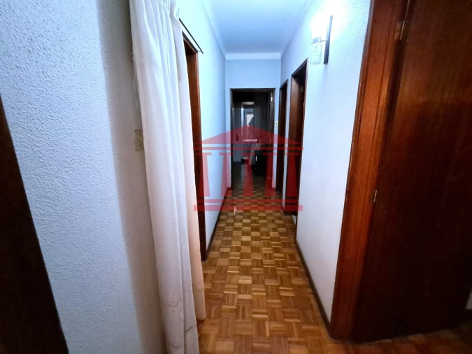 Moradia T3 para Venda em Arcozelo Foto 5