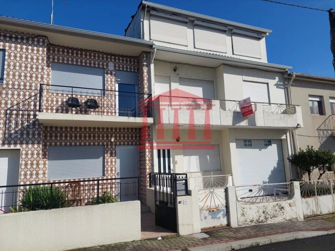 Moradia T3 para Venda em Arcozelo Foto 1