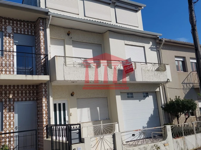 Moradia T3 para Venda em Arcozelo Foto 2