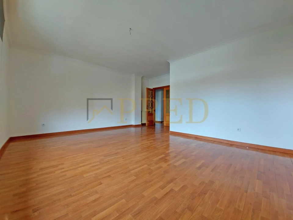 Apartamento T2 para Arrendamento em Paranhos Foto 2