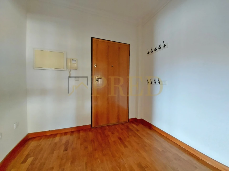 Apartamento T2 para Arrendamento em Paranhos Foto 6