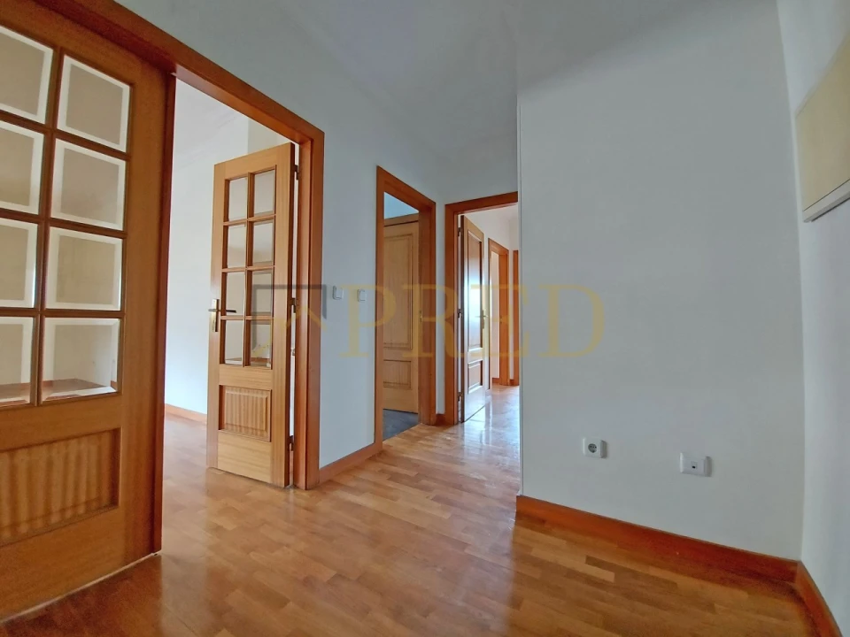 Apartamento T2 para Arrendamento em Paranhos Foto 7
