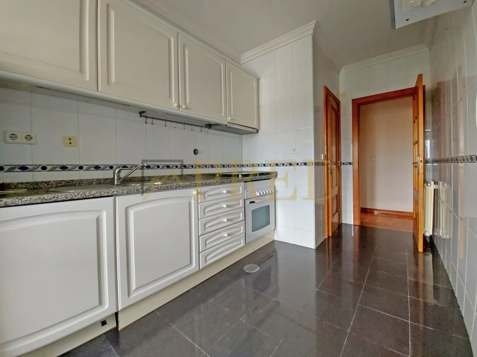 Apartamento T2 para Arrendamento em Paranhos Foto 9