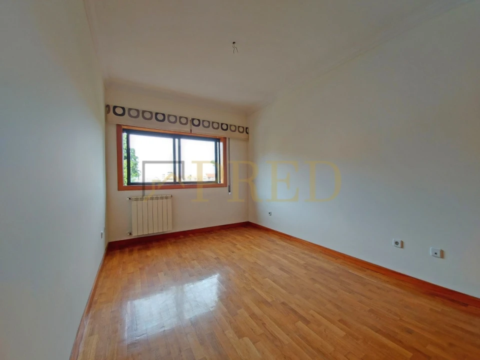 Apartamento T2 para Arrendamento em Paranhos Foto 11