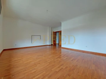 Apartamento T2 para Arrendamento em Paranhos