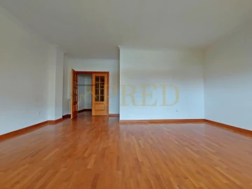 Apartamento T2 para Arrendamento em Paranhos