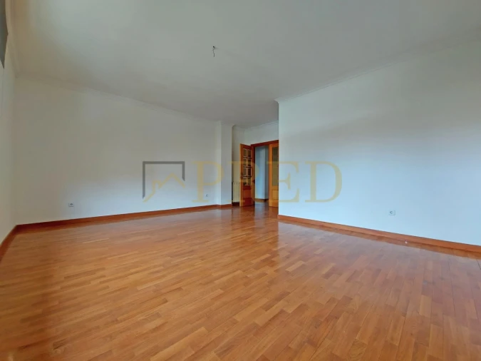 Apartamento T2 para Arrendamento em Paranhos Foto 2