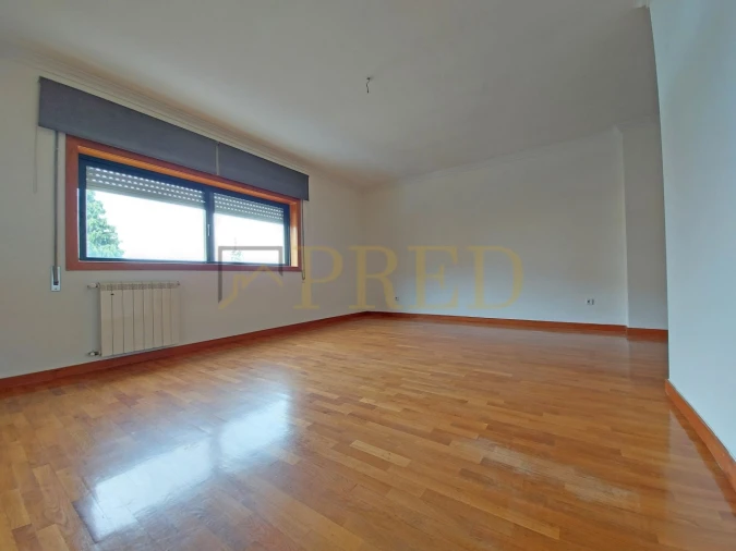 Apartamento T2 para Arrendamento em Paranhos Foto 3