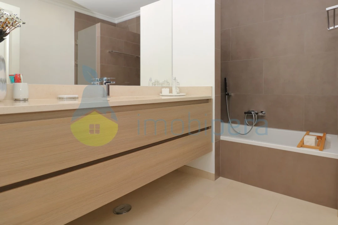 Moradia T4 para Venda em Almancil Foto 13