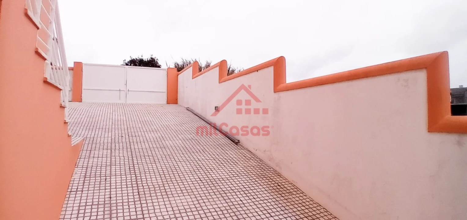 Moradia T4 para Arrendamento em São Pedro da Cadeira Foto 6