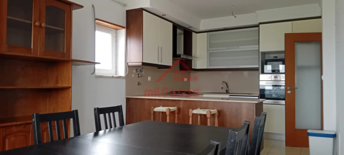 Moradia T4 para Arrendamento em São Pedro da Cadeira Foto 9