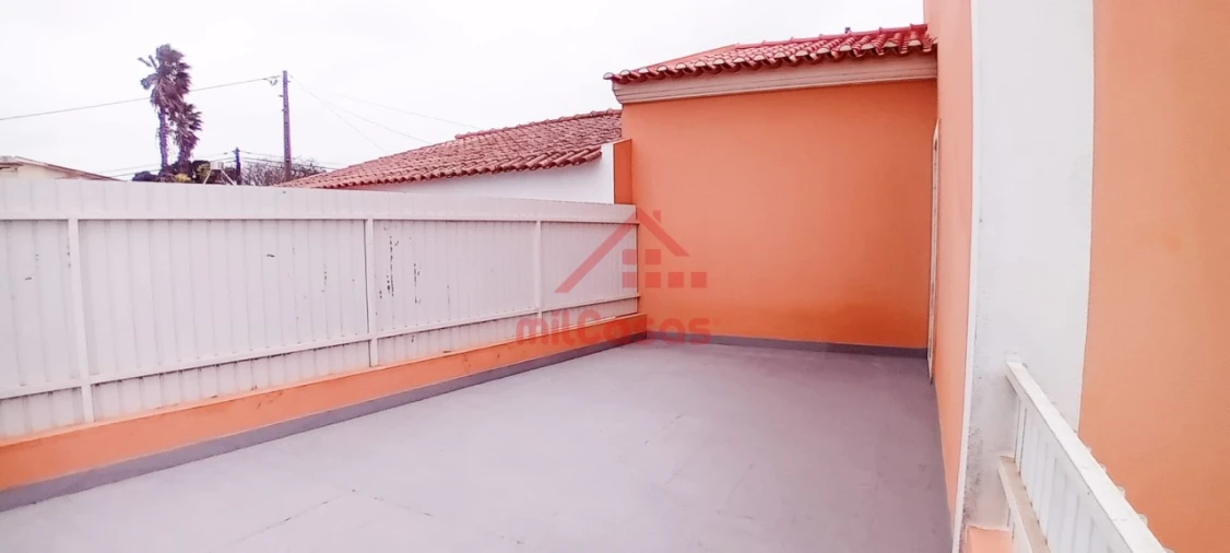 Moradia T4 para Arrendamento em São Pedro da Cadeira Foto 8