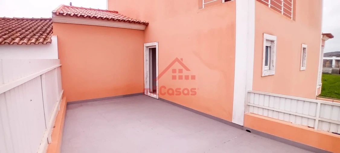 Moradia T4 para Arrendamento em São Pedro da Cadeira Foto 7