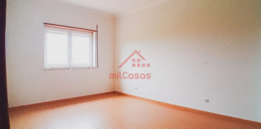 Moradia T4 para Arrendamento em São Pedro da Cadeira Foto 22