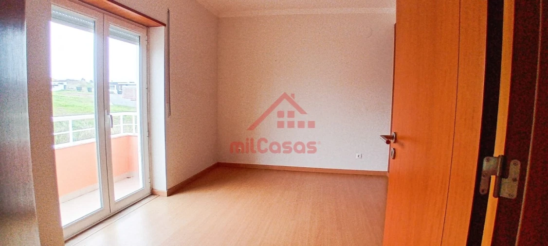 Moradia T4 para Arrendamento em São Pedro da Cadeira Foto 25