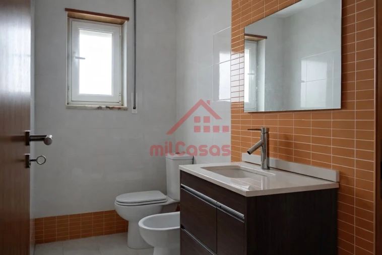 Moradia T4 para Arrendamento em São Pedro da Cadeira Foto 16