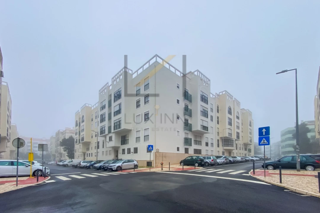 Apartamento T3 para Venda em Massamá e Monte Abraão Foto 1