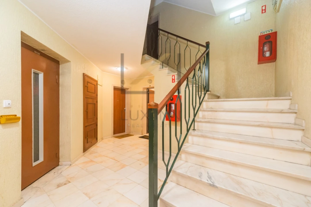 Apartamento T3 para Venda em Massamá e Monte Abraão Foto 3