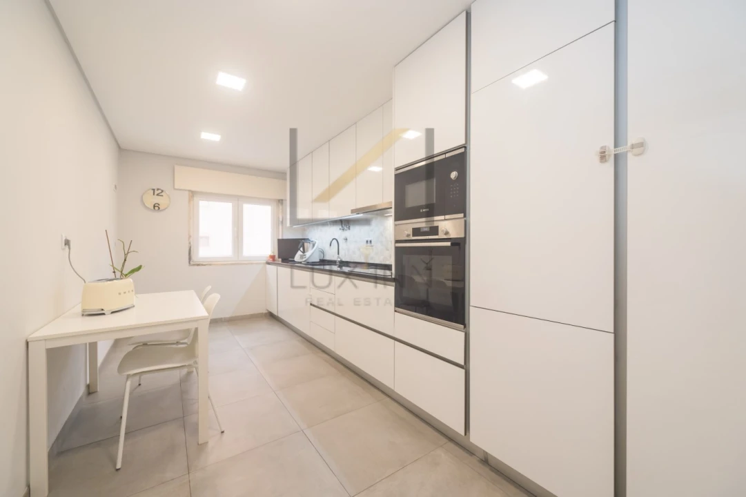 Apartamento T3 para Venda em Massamá e Monte Abraão Foto 12