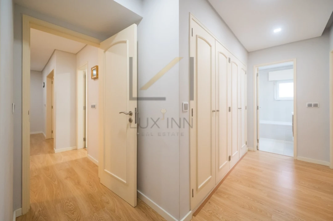 Apartamento T3 para Venda em Massamá e Monte Abraão Foto 23