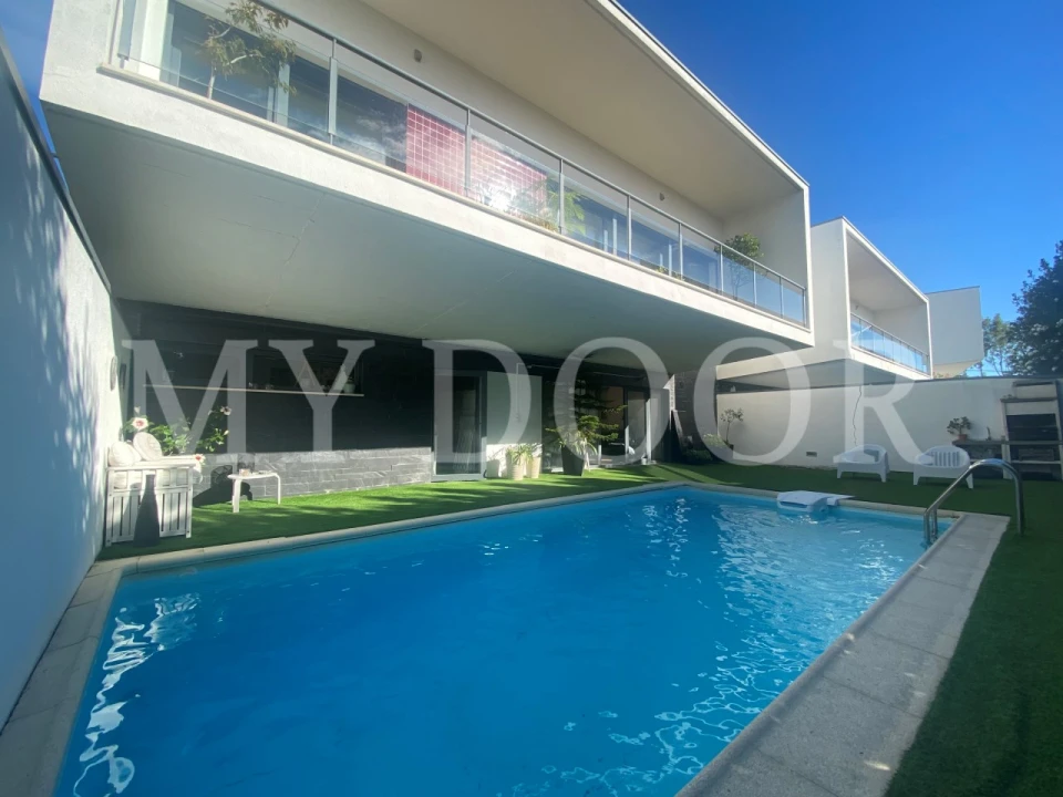 Moradia T4 para Venda em Santo Antão e São Julião do Tojal Foto 1