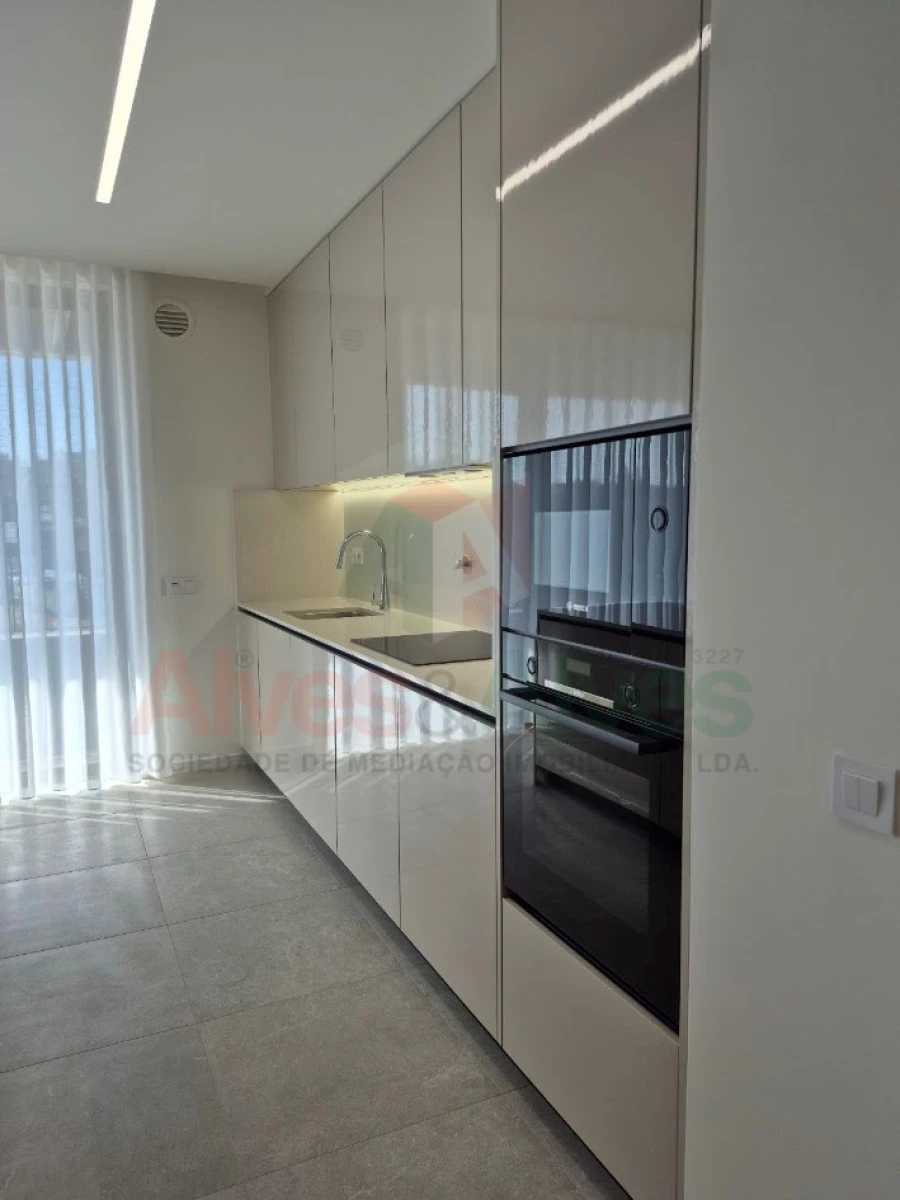 Apartamento T2 para Venda em Cidade da Maia Foto 3
