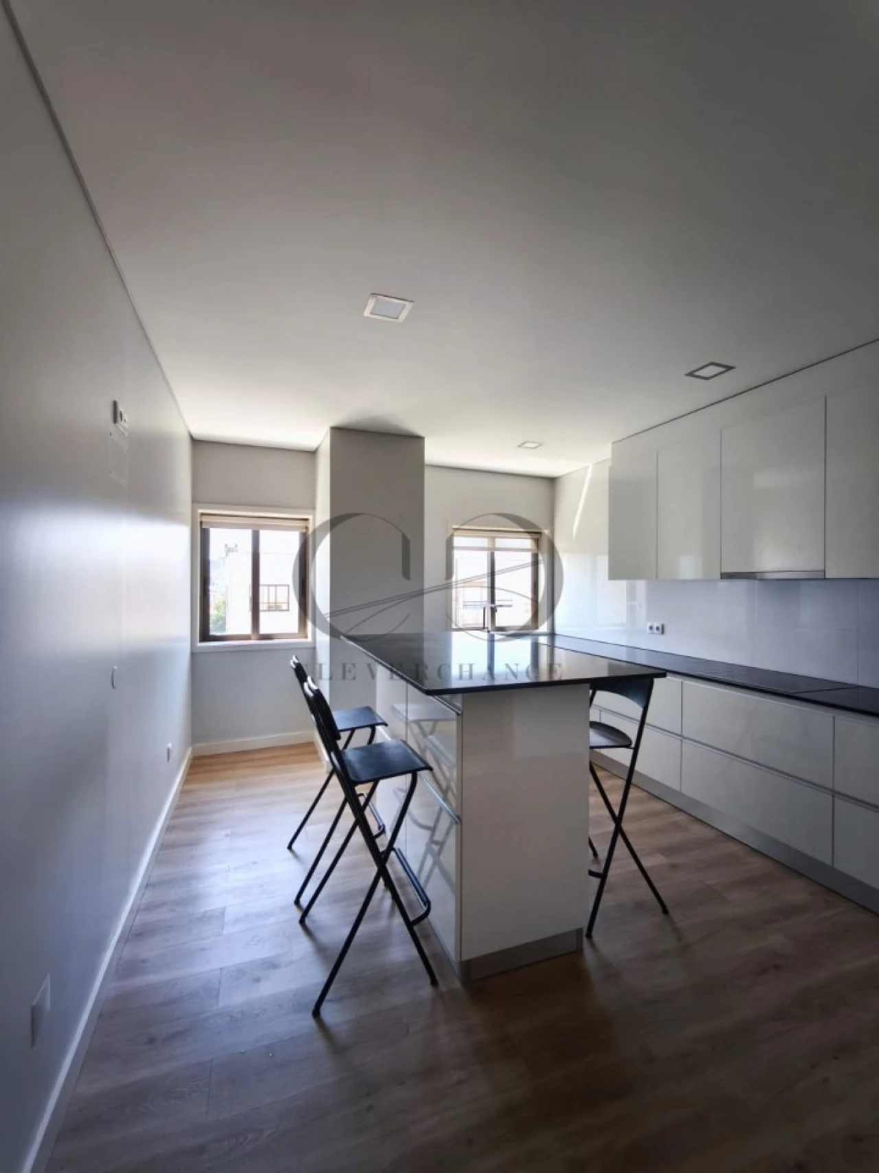 Apartamento T4 para Venda em Pedroso e Seixezelo Foto 2